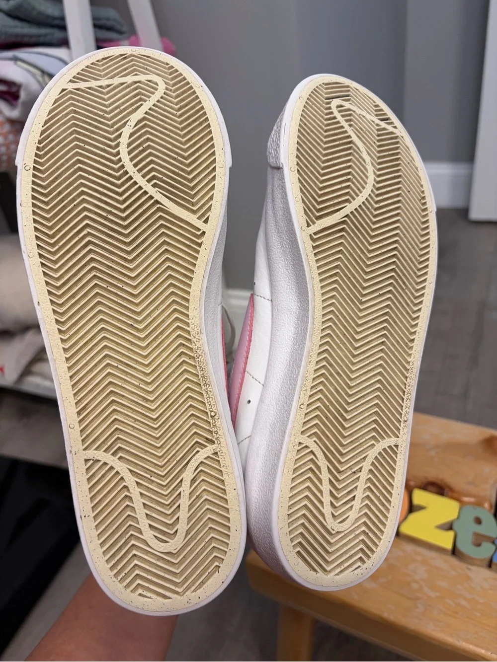 Girl's Nike Blazer Mid-Top '77 Sneakers in White with Pink Swoosh- Size 5.5Y